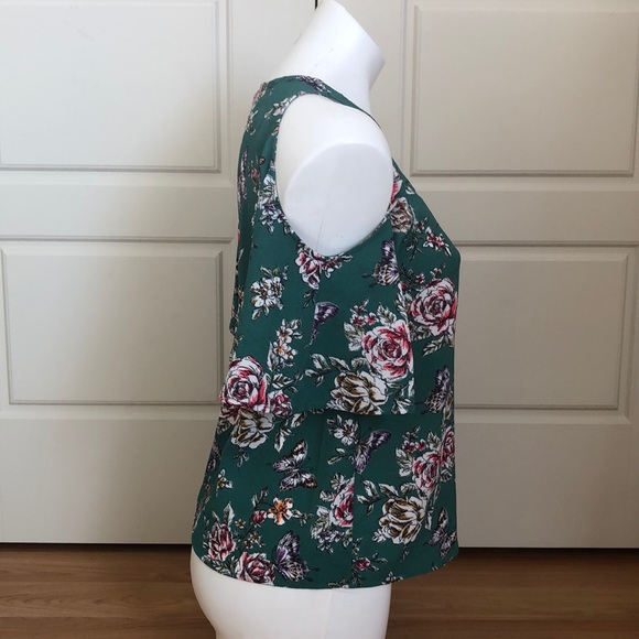 Francesca’s Cold Shoulder Top - Picture 4 of 8